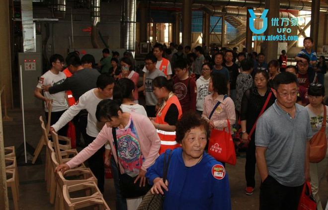 家具店关店潮中，这家店为何逆势红火？线上销售模式揭秘